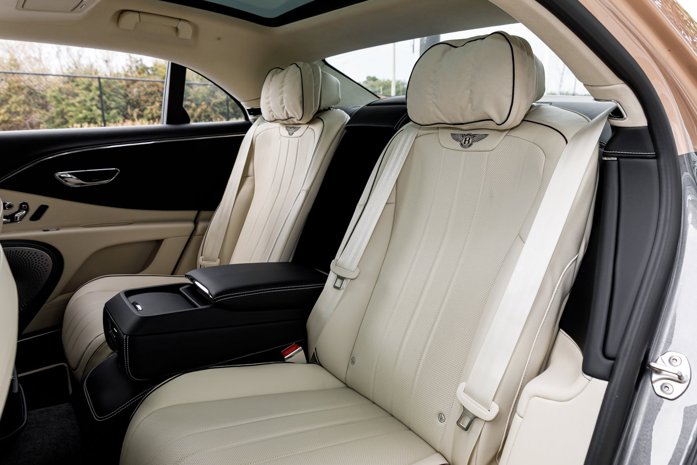 New 2026 Bentley Flying Spur Plug-In Hybrid image 34