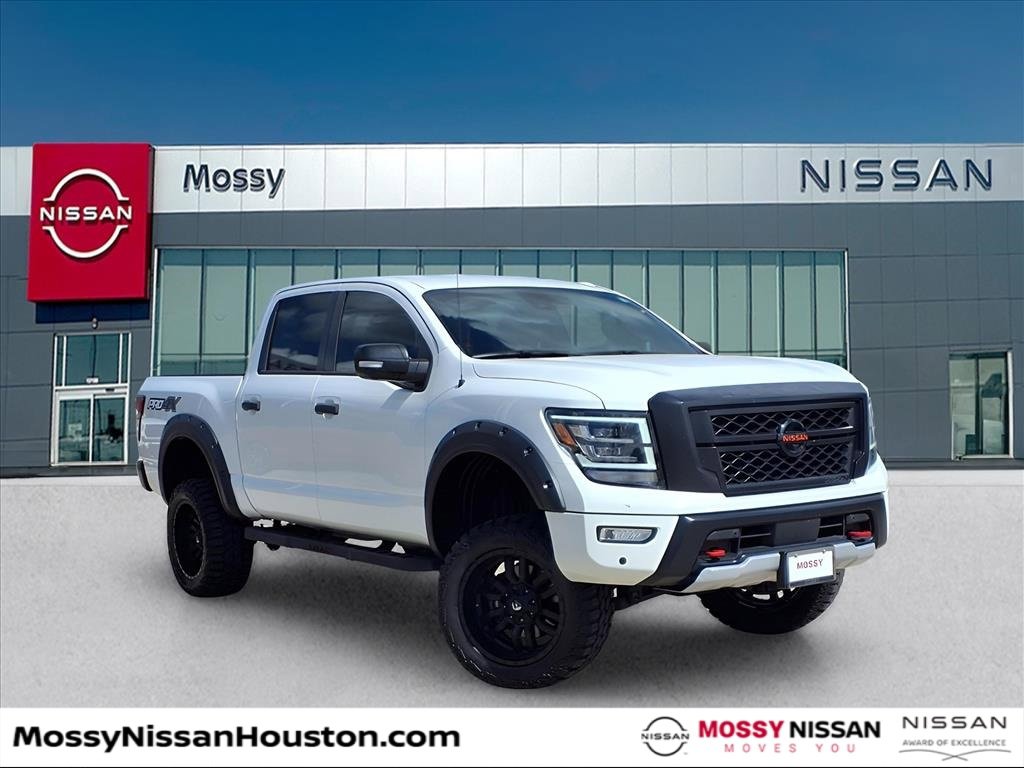Used 2020 Nissan Titan PRO-4X w/ Pro-4x Convenience Package image 1
