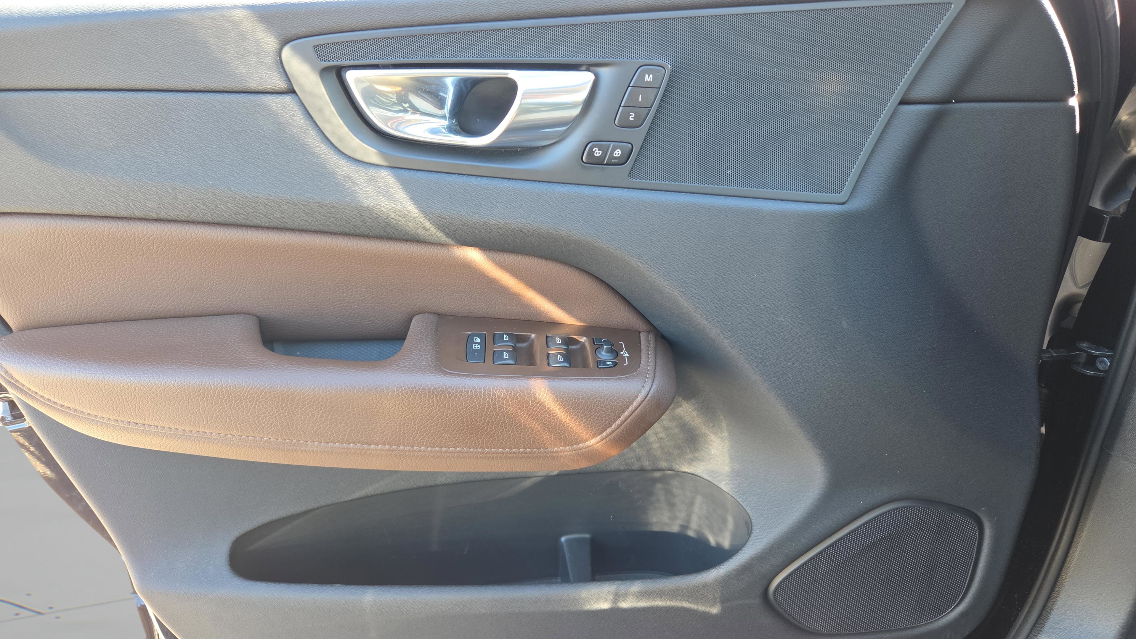 Used 2020 Volvo XC60 T5 Momentum image 9