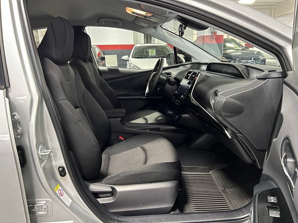 Certified 2022 Toyota Prius LE FWD image 17
