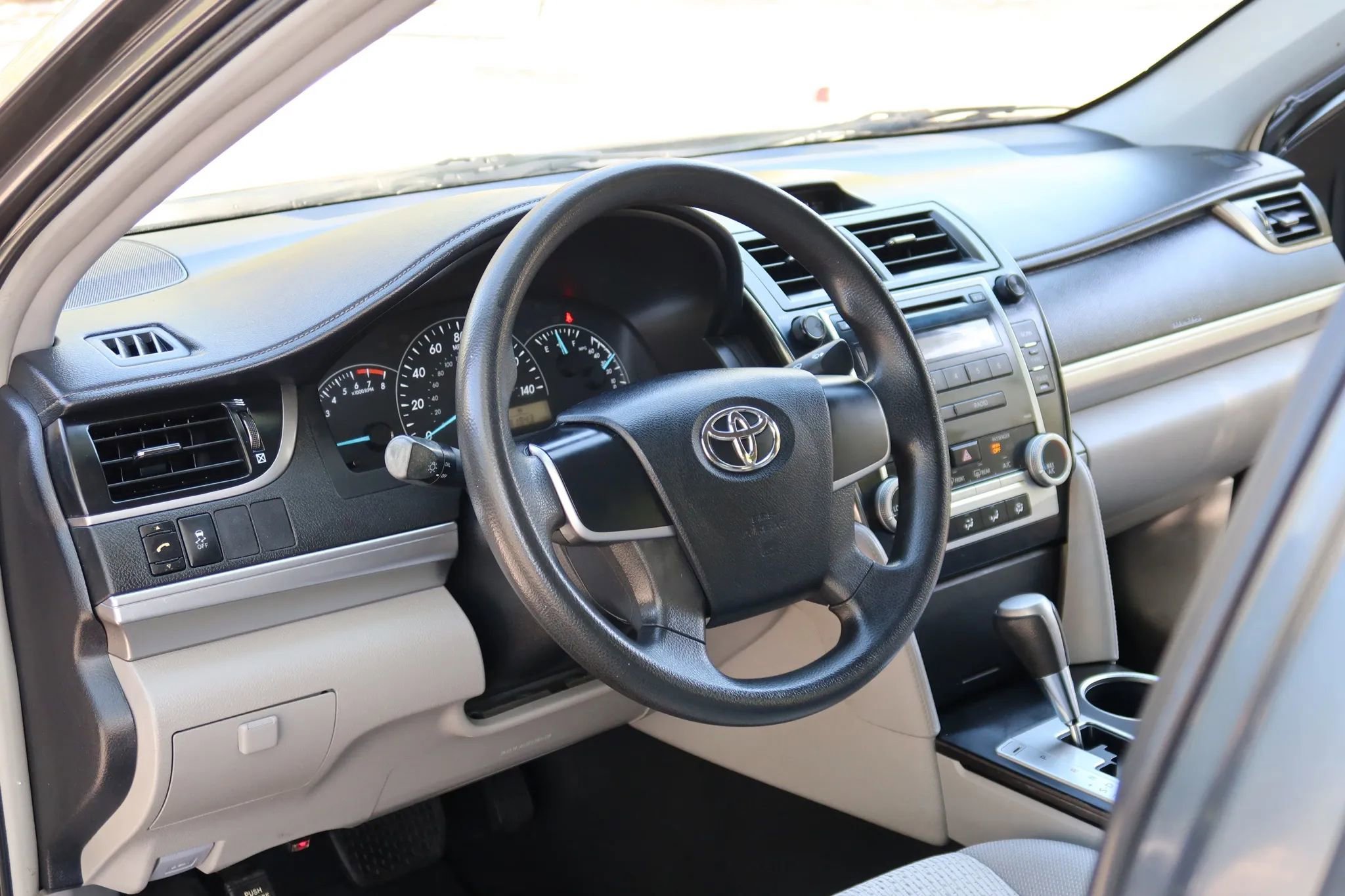Used 2012 Toyota Camry L image 10