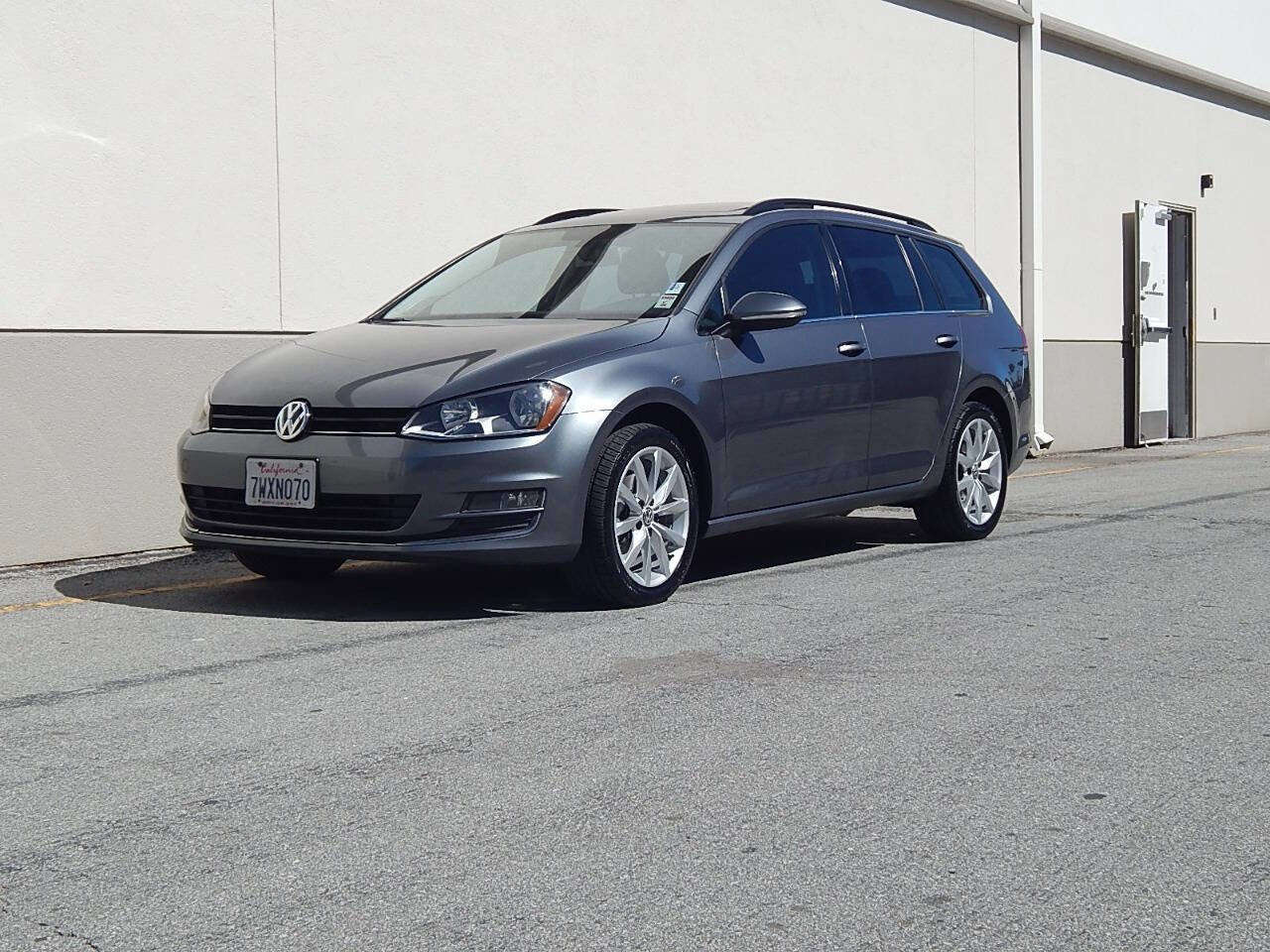 Used 2017 Volkswagen Golf SE FWD image 7