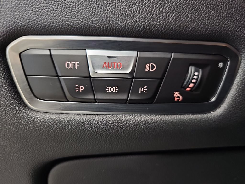 Used 2022 BMW X5 xDrive40i w/ M Sport Package AWD/4WD image 28