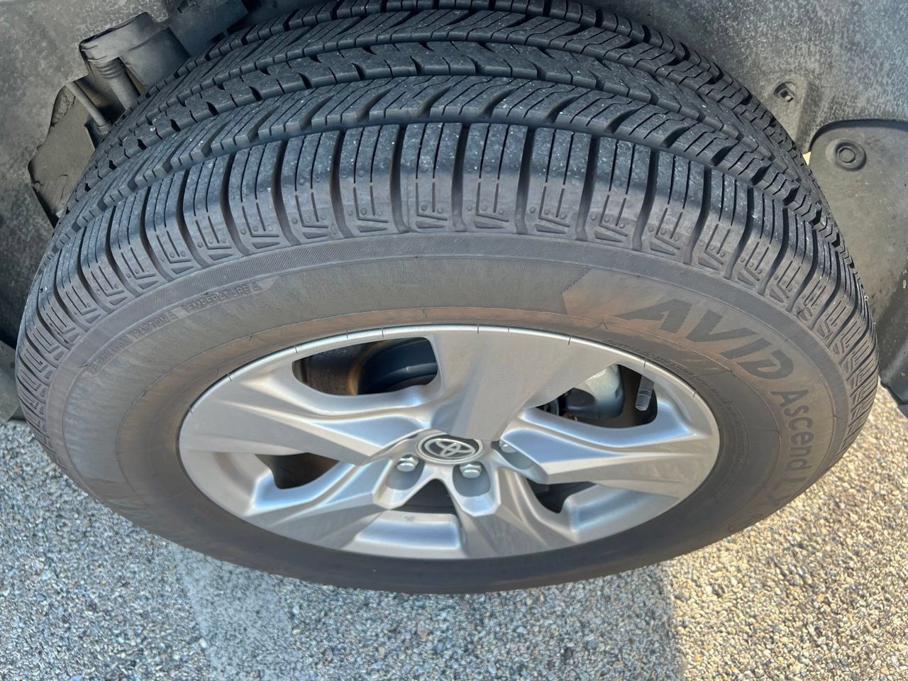 Used 2022 Toyota RAV4 LE AWD/4WD image 17