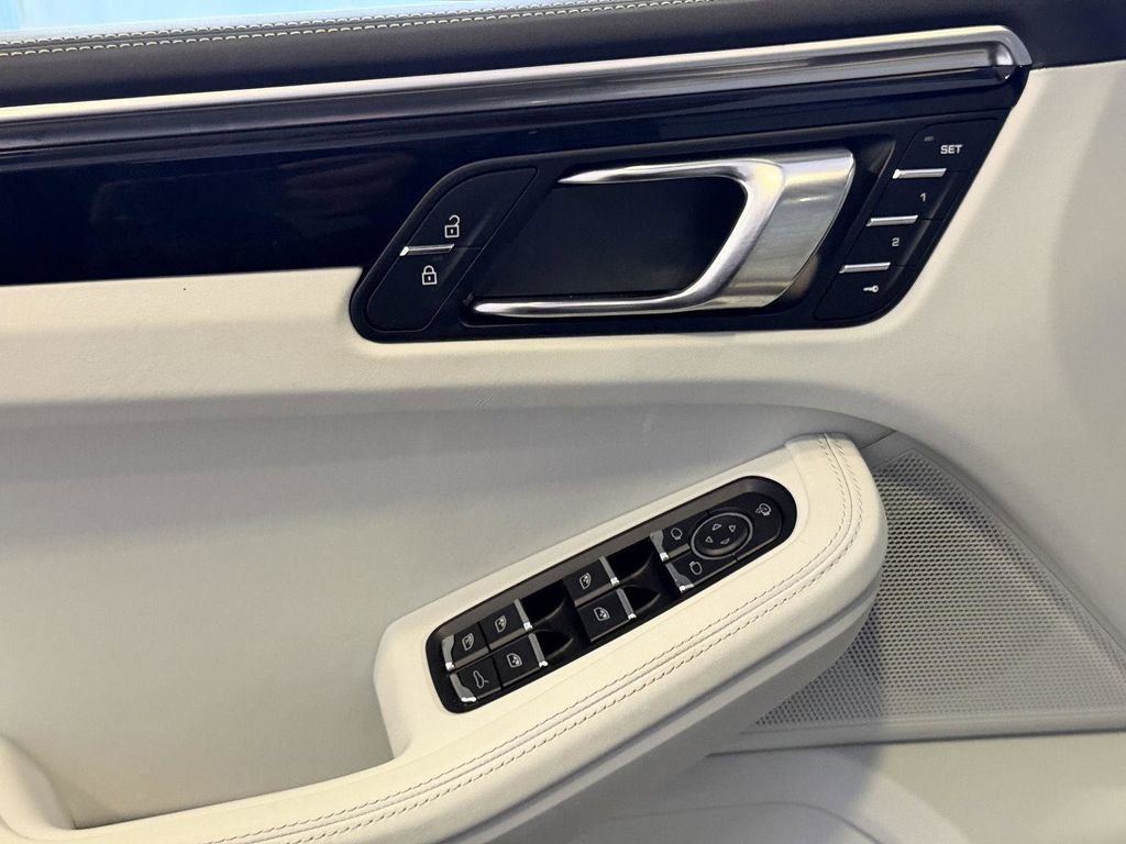 Certified 2023 Porsche Macan S AWD/4WD image 15