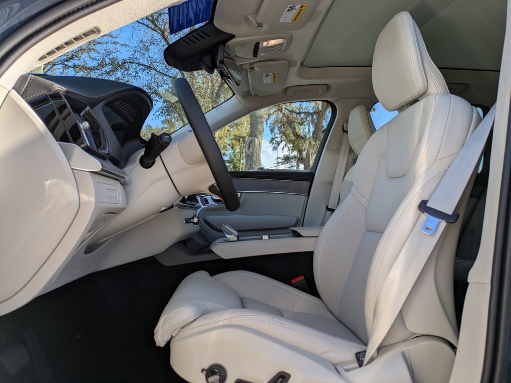New 2026 Volvo XC90 T8 Ultra w/ Lounge Package image 2