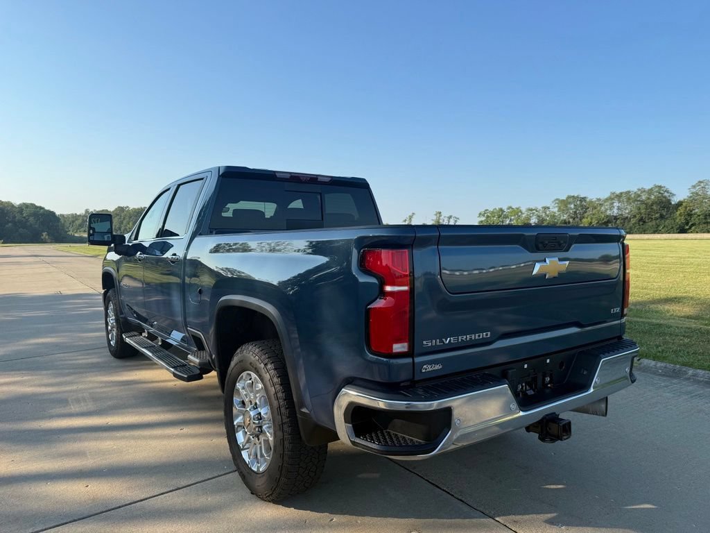 Used 2025 Chevrolet Silverado 2500 LTZ w/ LTZ Convenience Package AWD/4WD image 9