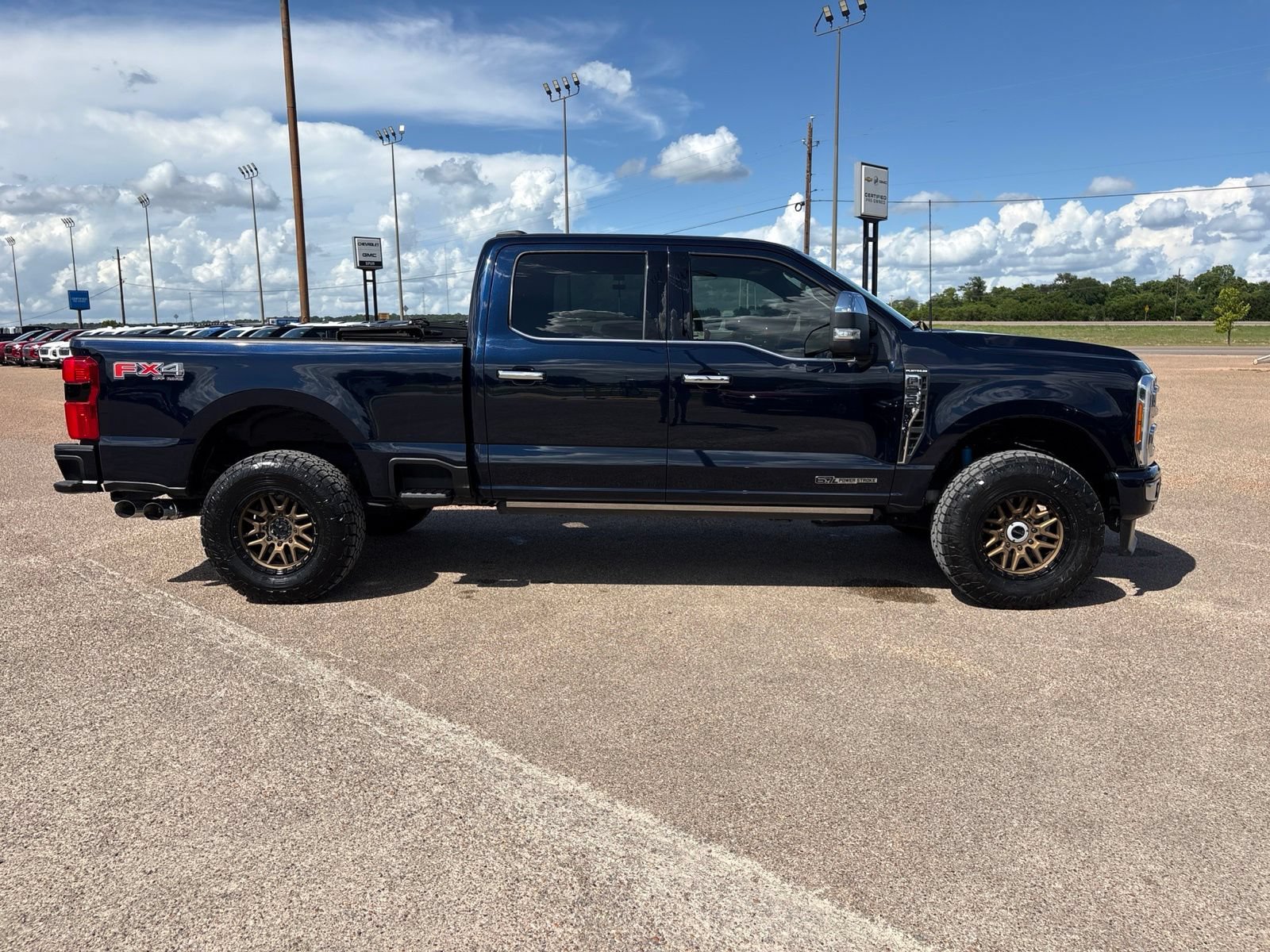 Used 2023 Ford F250 Platinum w/ FX4 Off-Road Package AWD/4WD image 7
