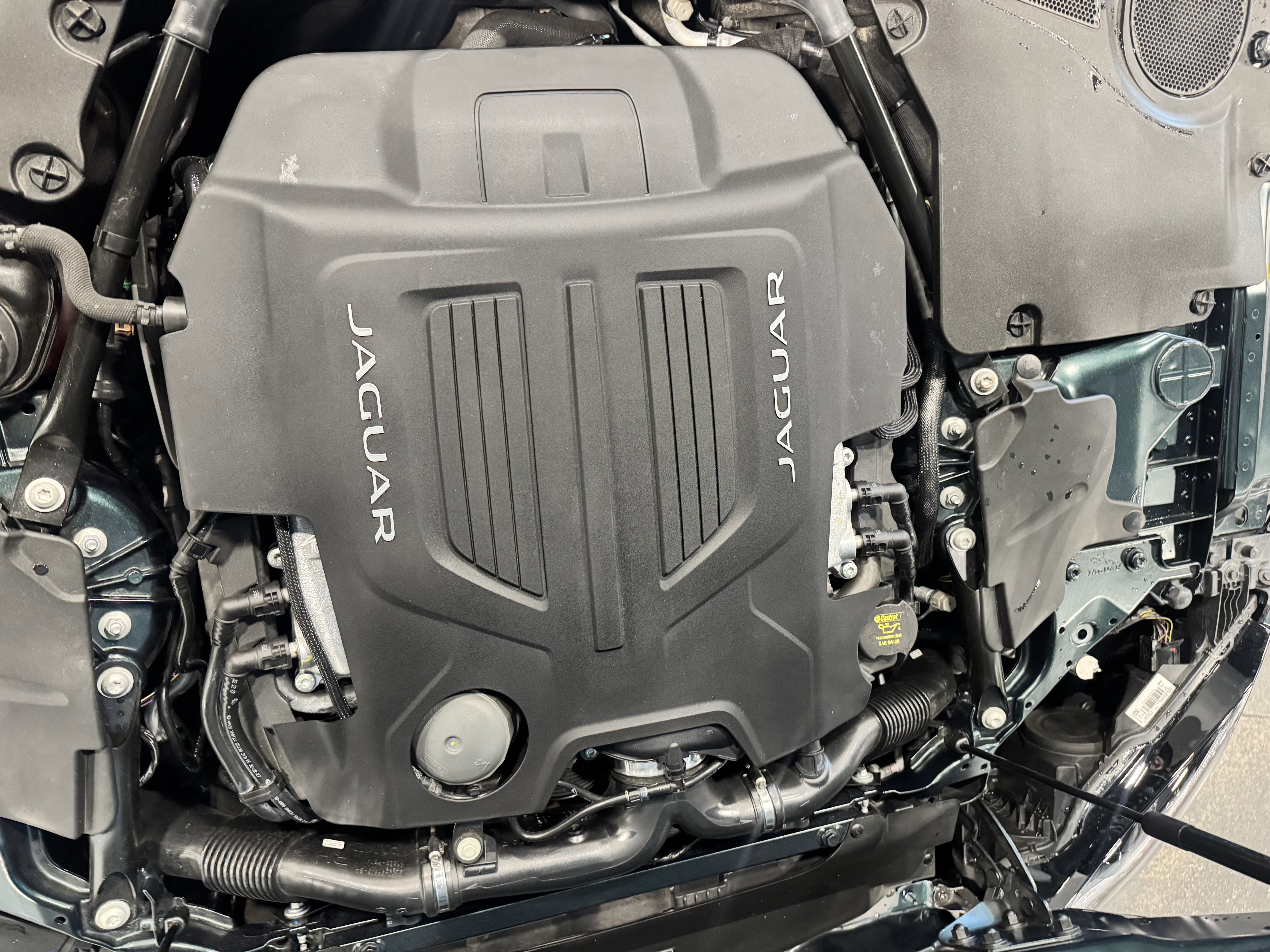 Used 2016 Jaguar F-TYPE R image 16