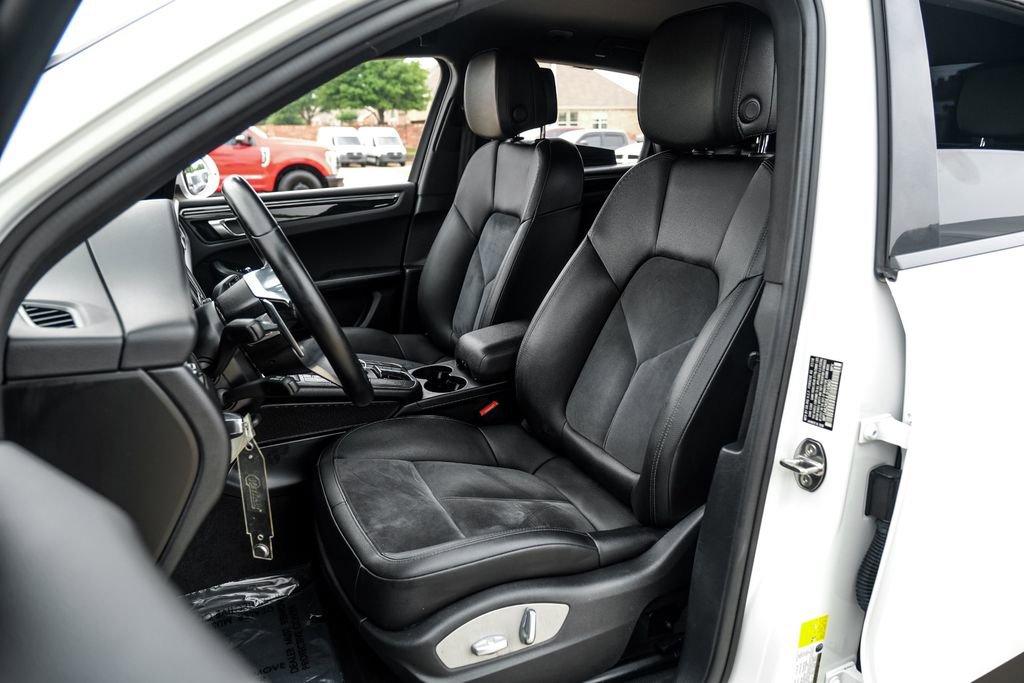 Used 2018 Porsche Macan AWD/4WD image 36