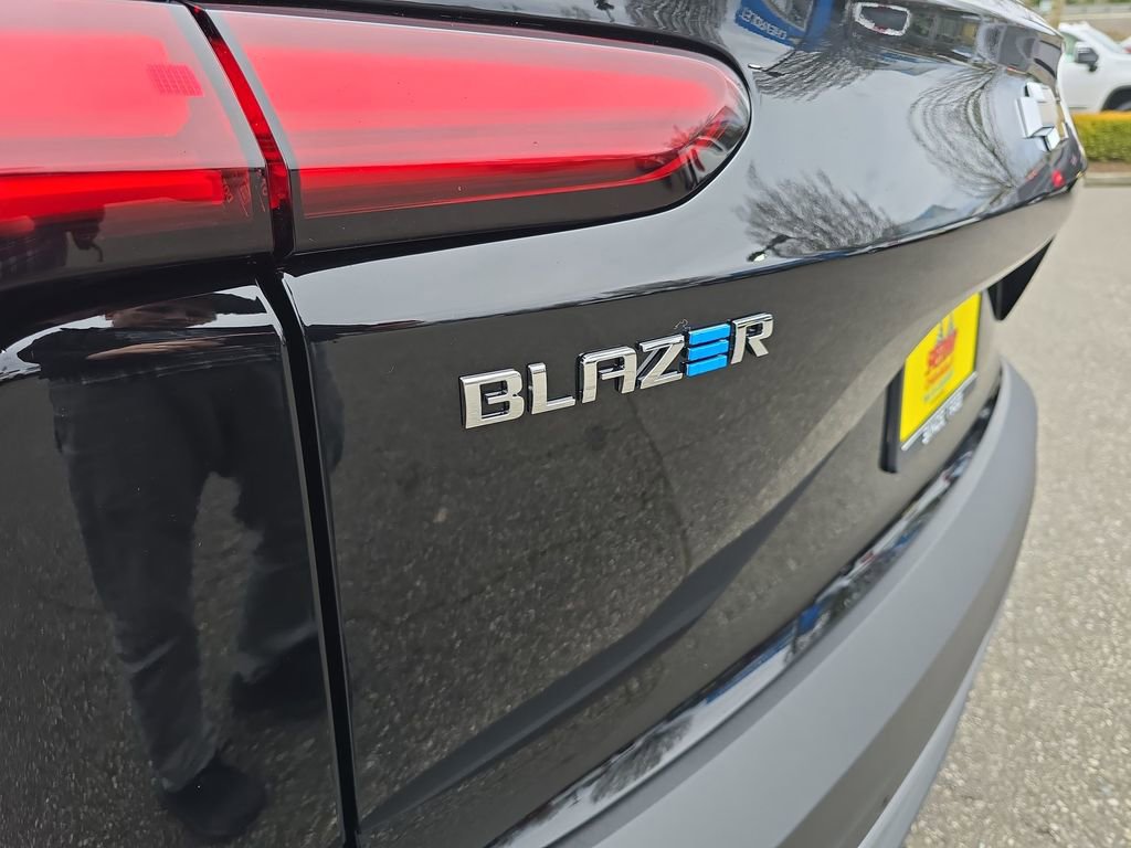 New 2025 Chevrolet Blazer EV LT image 32