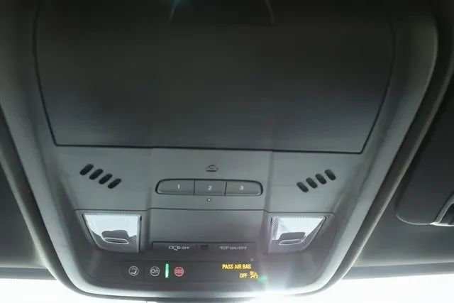 Used 2025 Cadillac XT5 Luxury image 21