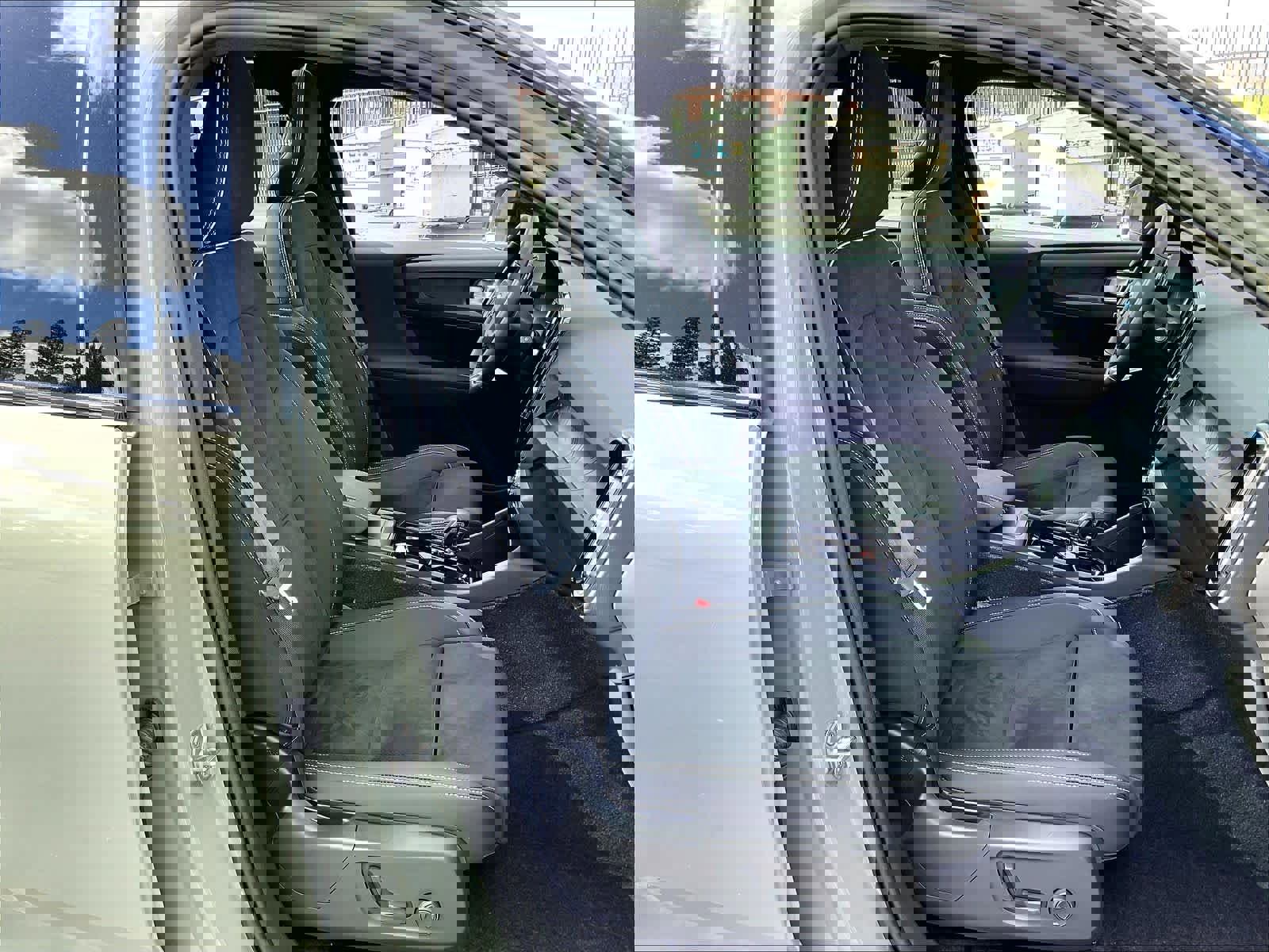 Used 2023 Volvo XC40 Recharge Plus w/ Protection Package Premier image 10