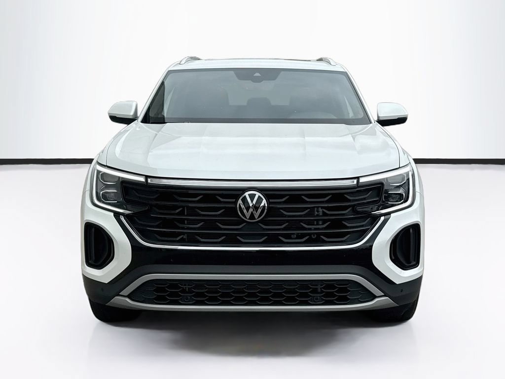 Used 2026 Volkswagen Atlas Cross Sport SE w/ Panoramic Sunroof Package AWD/4WD image 2