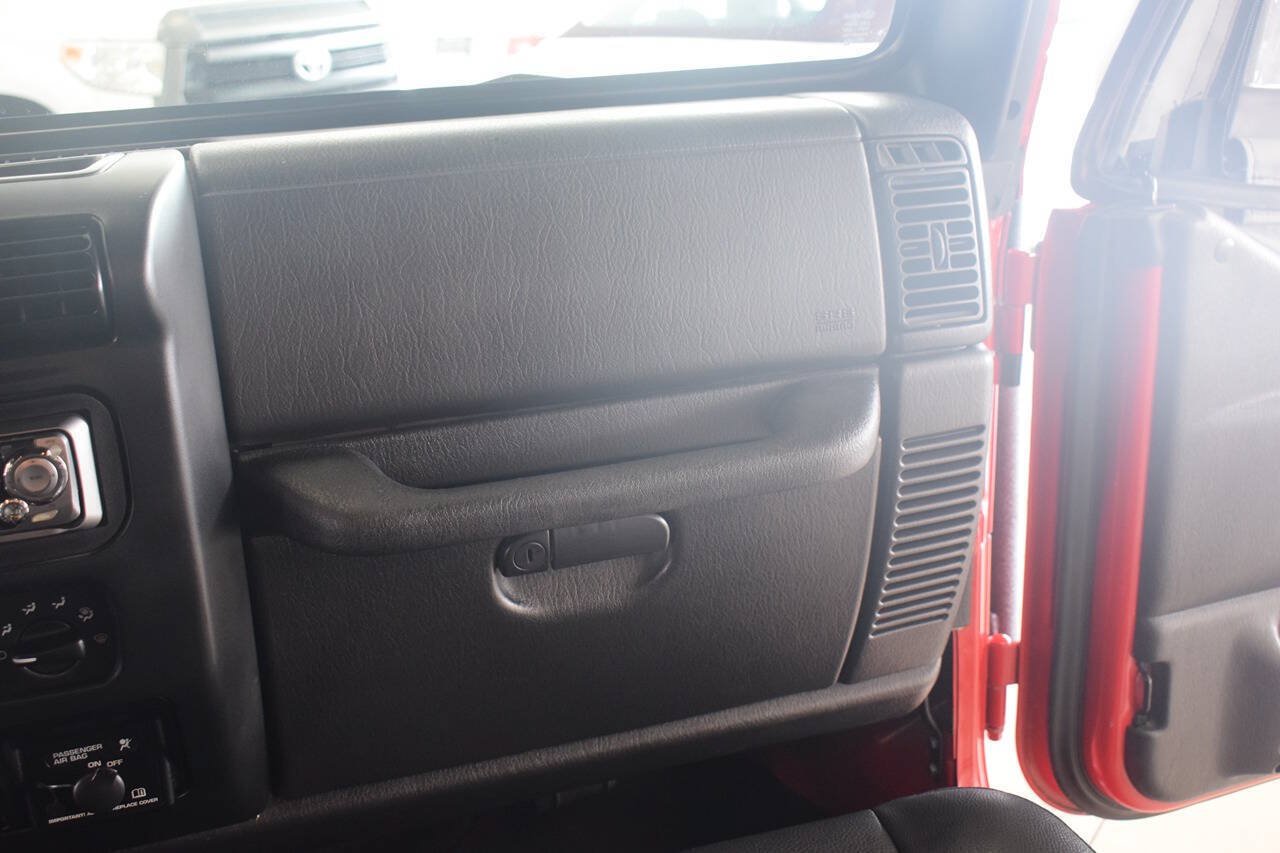 Used 2004 Jeep Wrangler SE AWD/4WD image 29