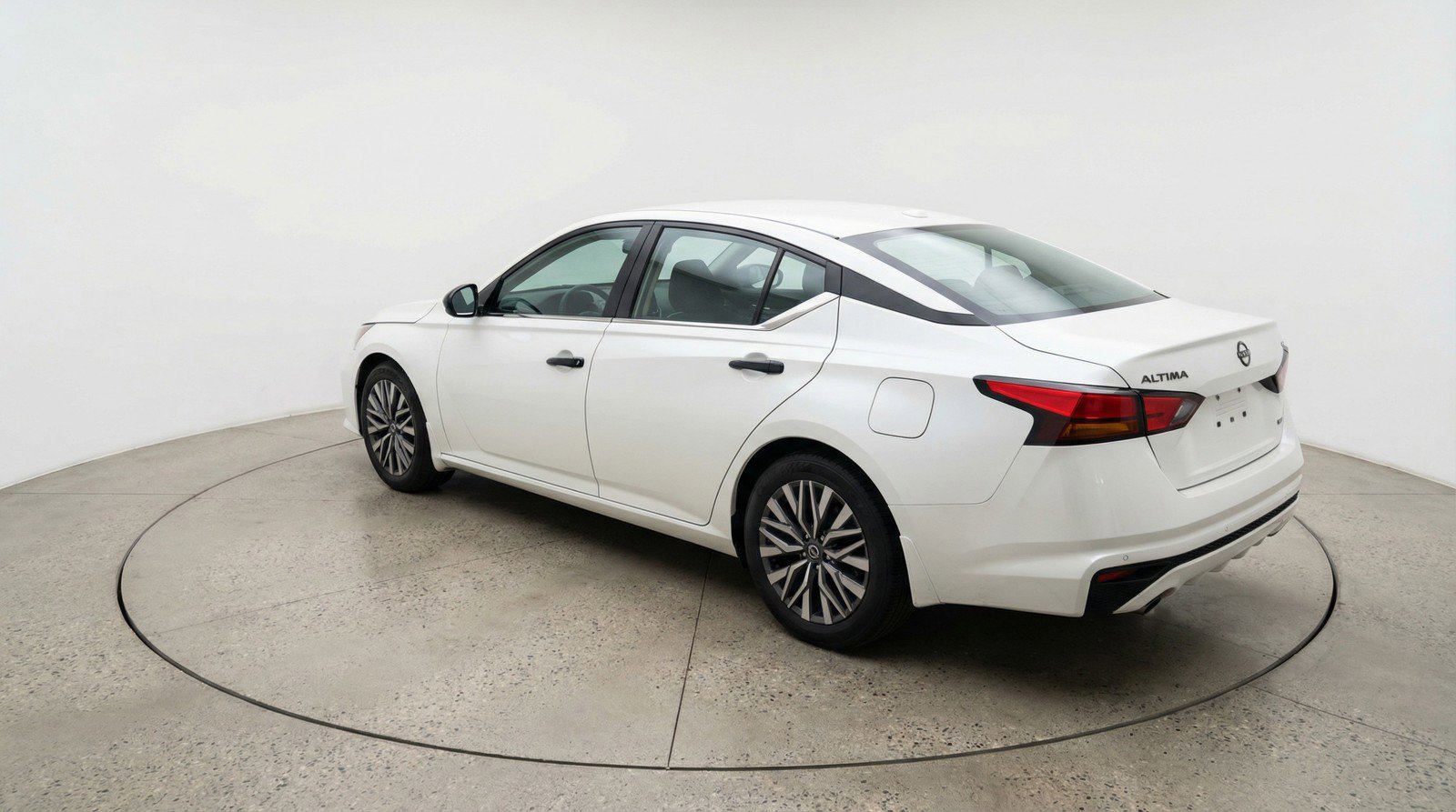 Used 2025 Nissan Altima 2.5 SV image 6