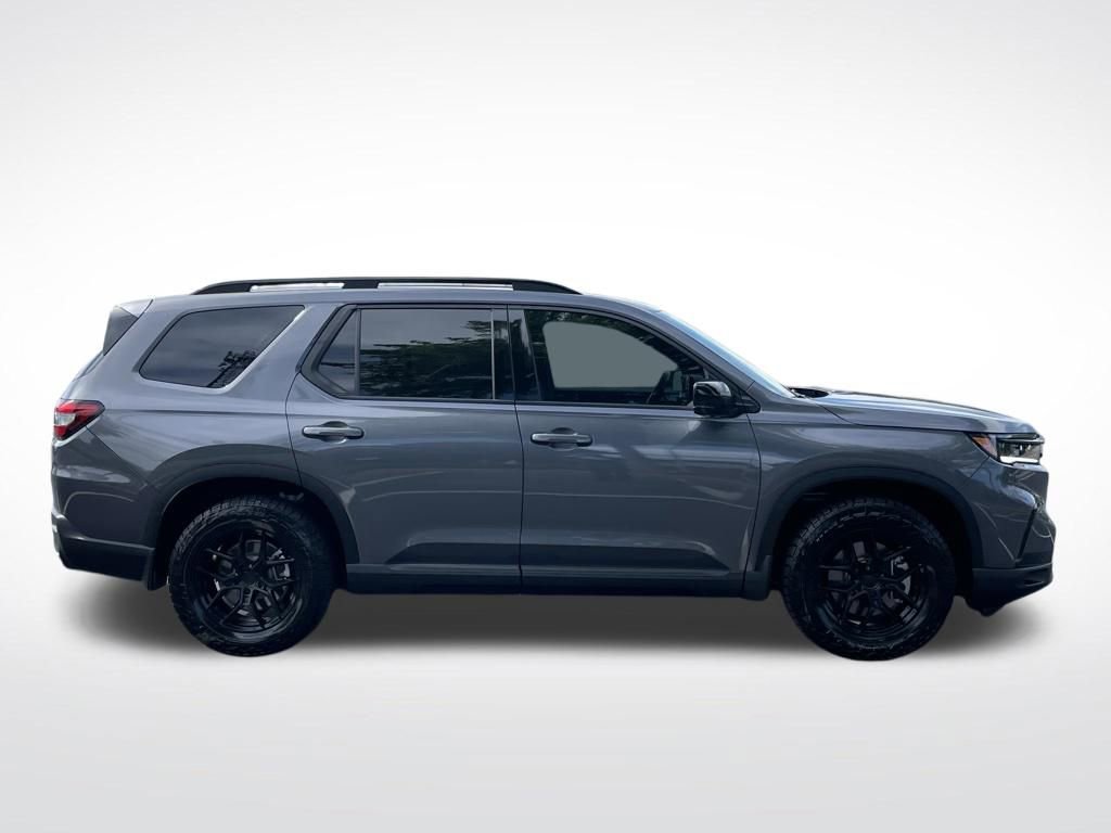 Used 2025 Honda Pilot Black Edition image 7