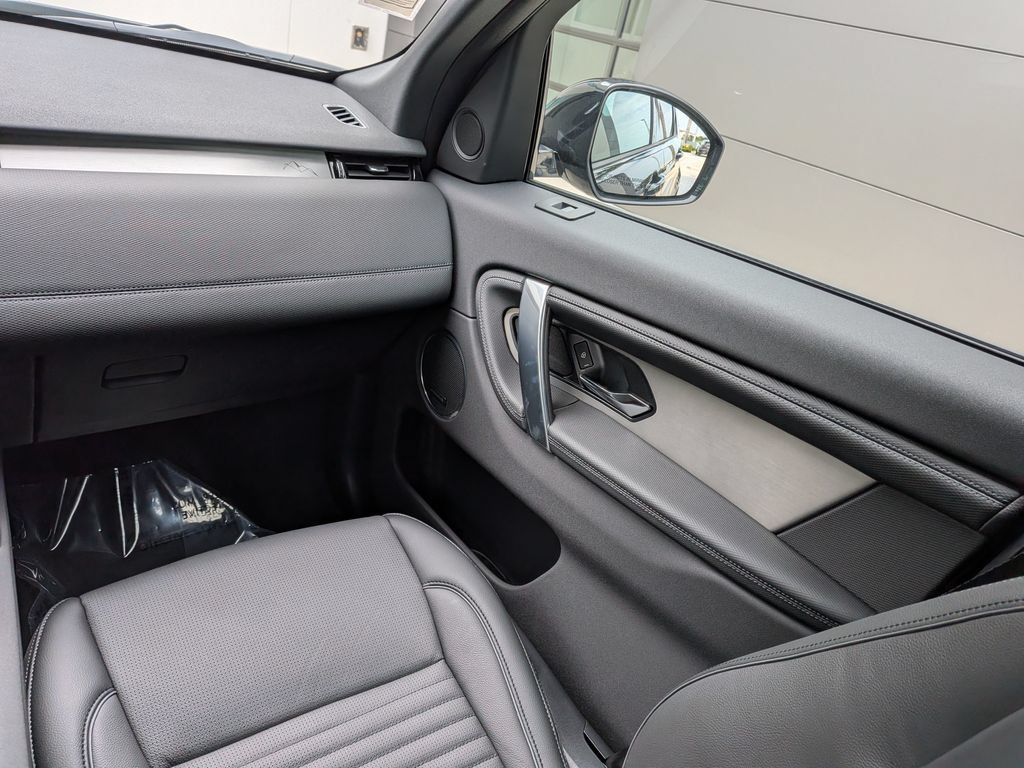 New 2026 Land Rover Discovery Sport Landmark AWD/4WD image 19