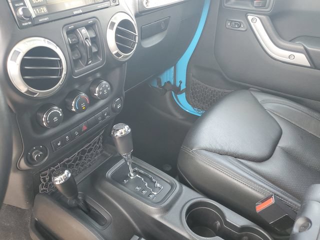 Used 2017 Jeep Wrangler Unlimited Sahara w/ Max Tow Package AWD/4WD image 18