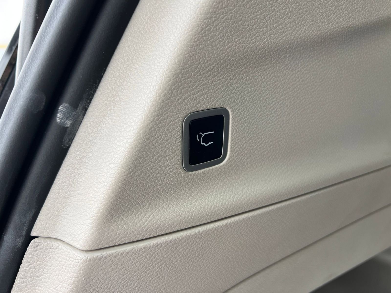 Used 2023 Chrysler Voyager LX image 23