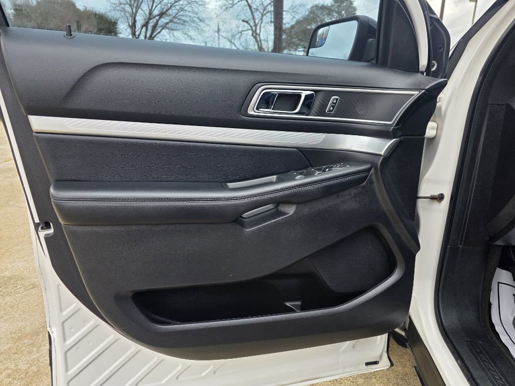 Used 2017 Ford Explorer XLT w/ Equipment Group 202A image 19