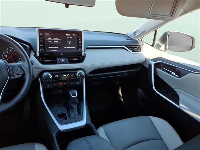 Used 2022 Toyota RAV4 XLE Premium image 9