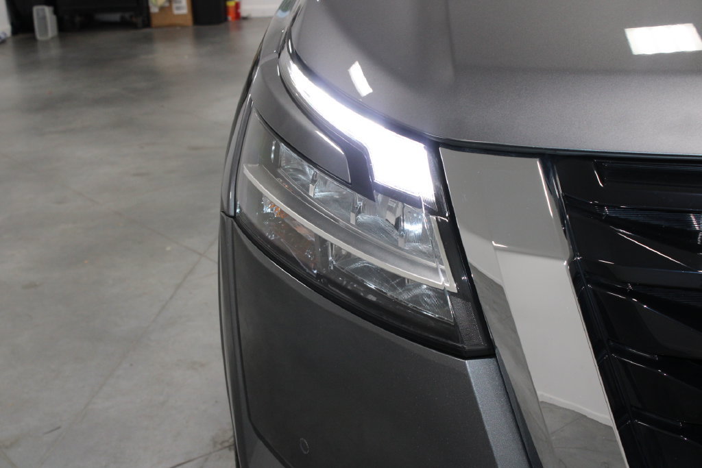 Used 2023 Nissan Pathfinder Platinum AWD/4WD image 13