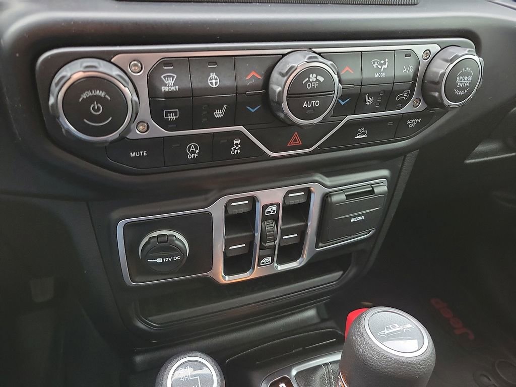 Used 2020 Jeep Gladiator Overland w/ LED Lighting Group AWD/4WD image 16