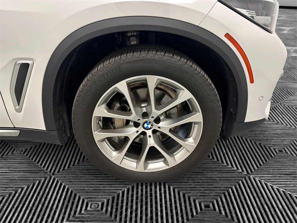 Used 2023 BMW X5 xDrive40i w/ Premium Package image 13