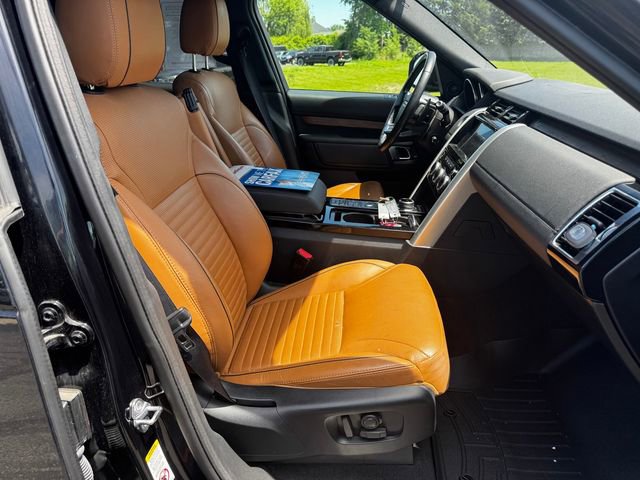 Used 2017 Land Rover Discovery HSE AWD/4WD image 14