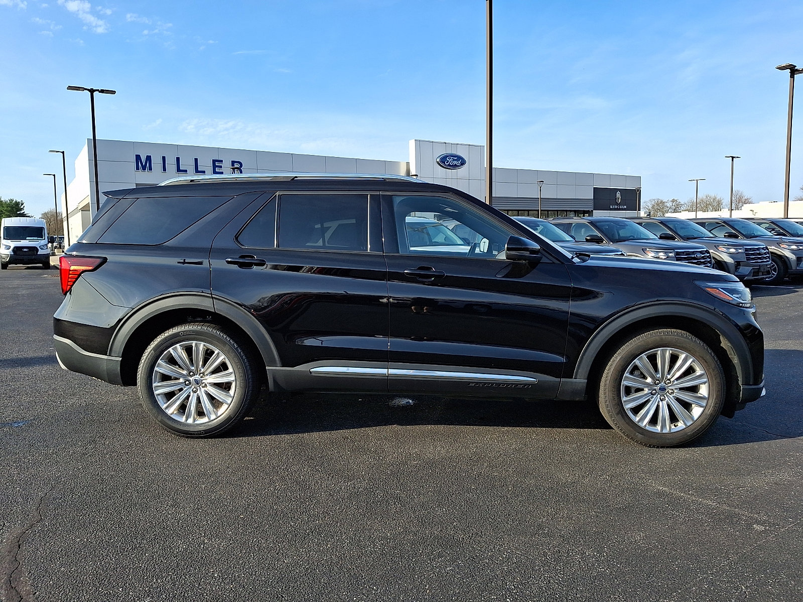 Used 2025 Ford Explorer Platinum w/ LUX Leather Package image 7