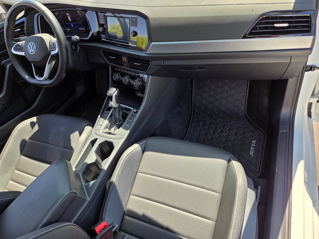 Used 2024 Volkswagen Jetta SE w/ Panoramic Sunroof Package FWD image 17