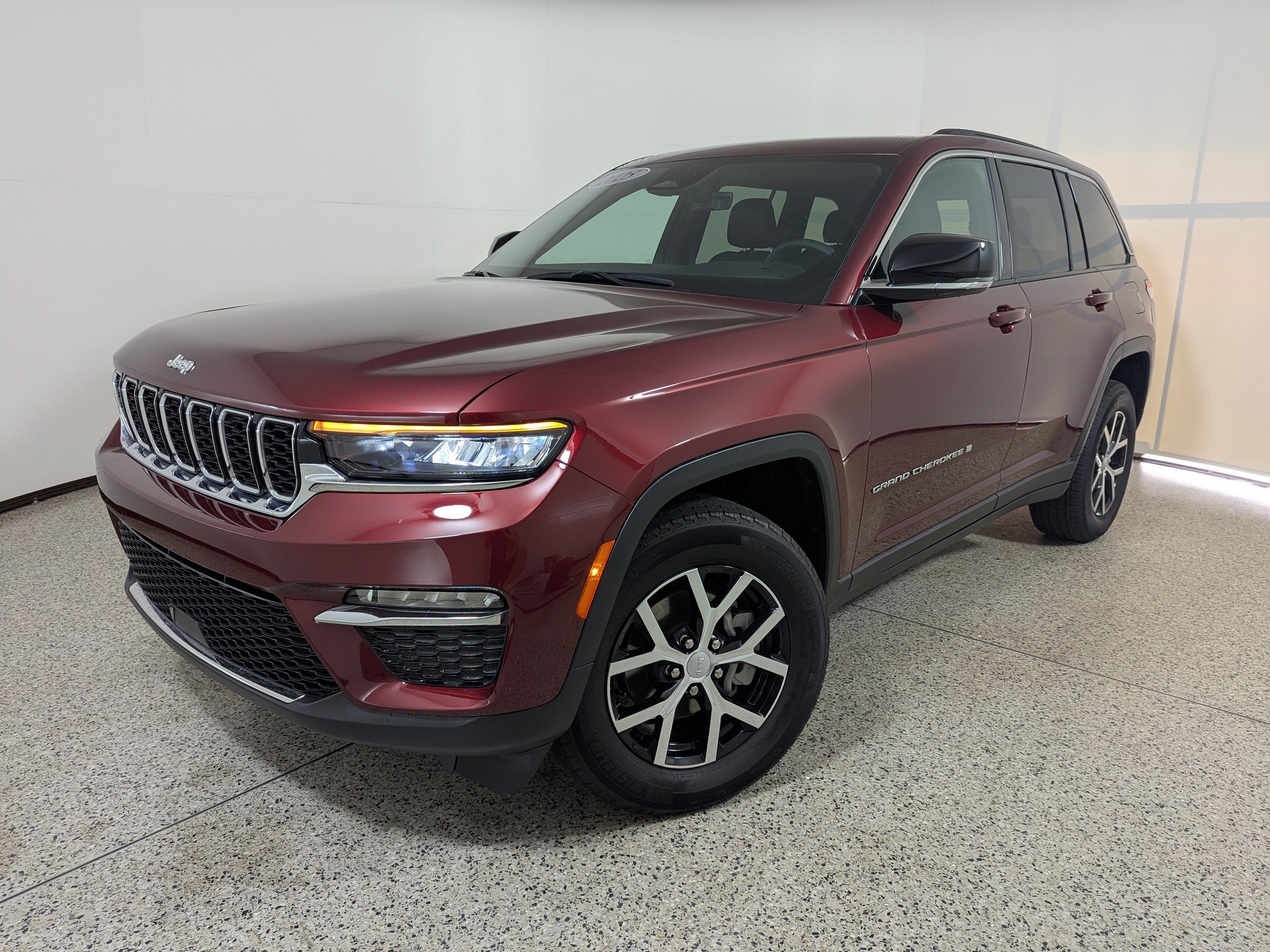 Used 2025 Jeep Grand Cherokee Limited w/ Trailer Tow Package RWD image 24
