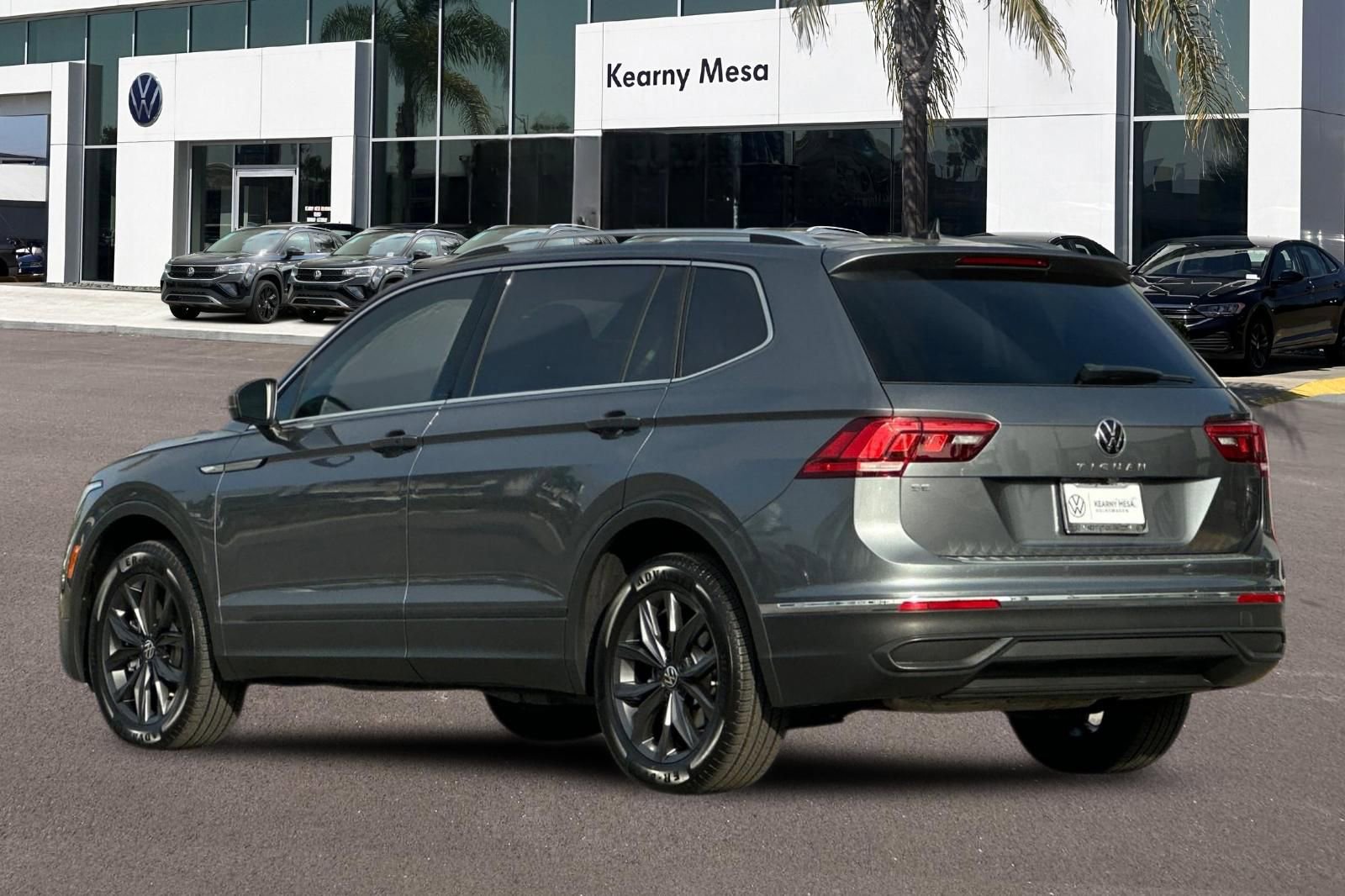 Used 2023 Volkswagen Tiguan SE image 6