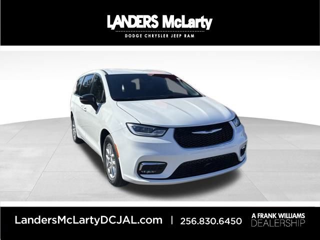 New 2026 Chrysler Pacifica Select