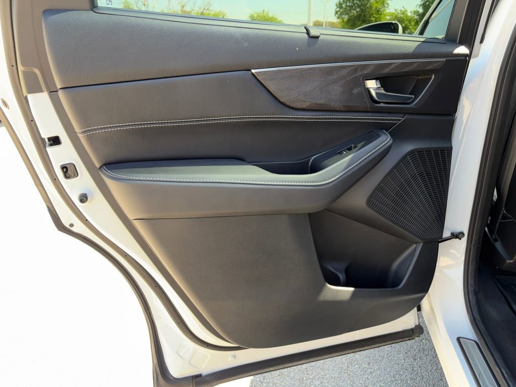 Used 2023 Acura MDX SH-AWD w/ Advance Package image 29