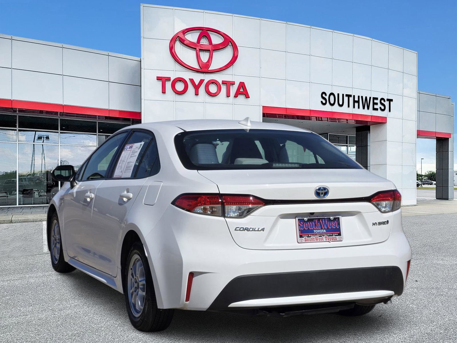 Used 2020 Toyota Corolla LE image 4