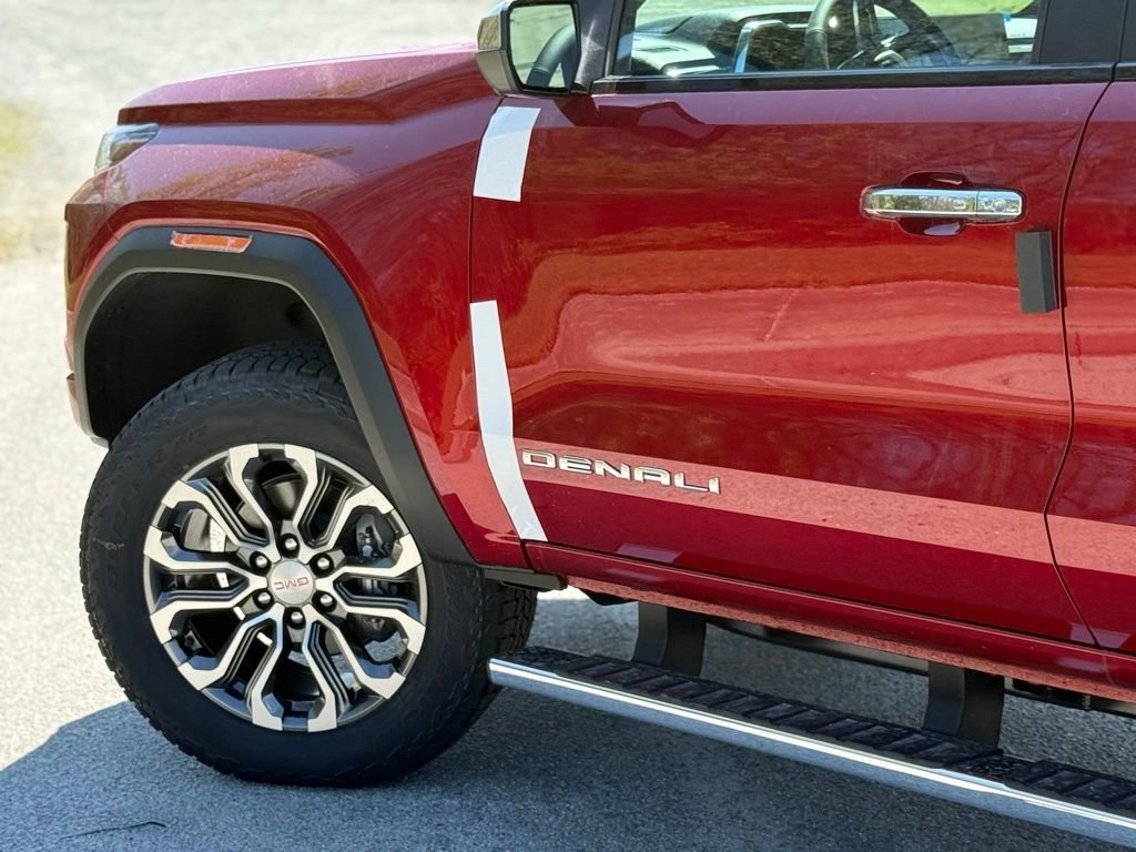 New 2026 GMC Canyon Denali image 8