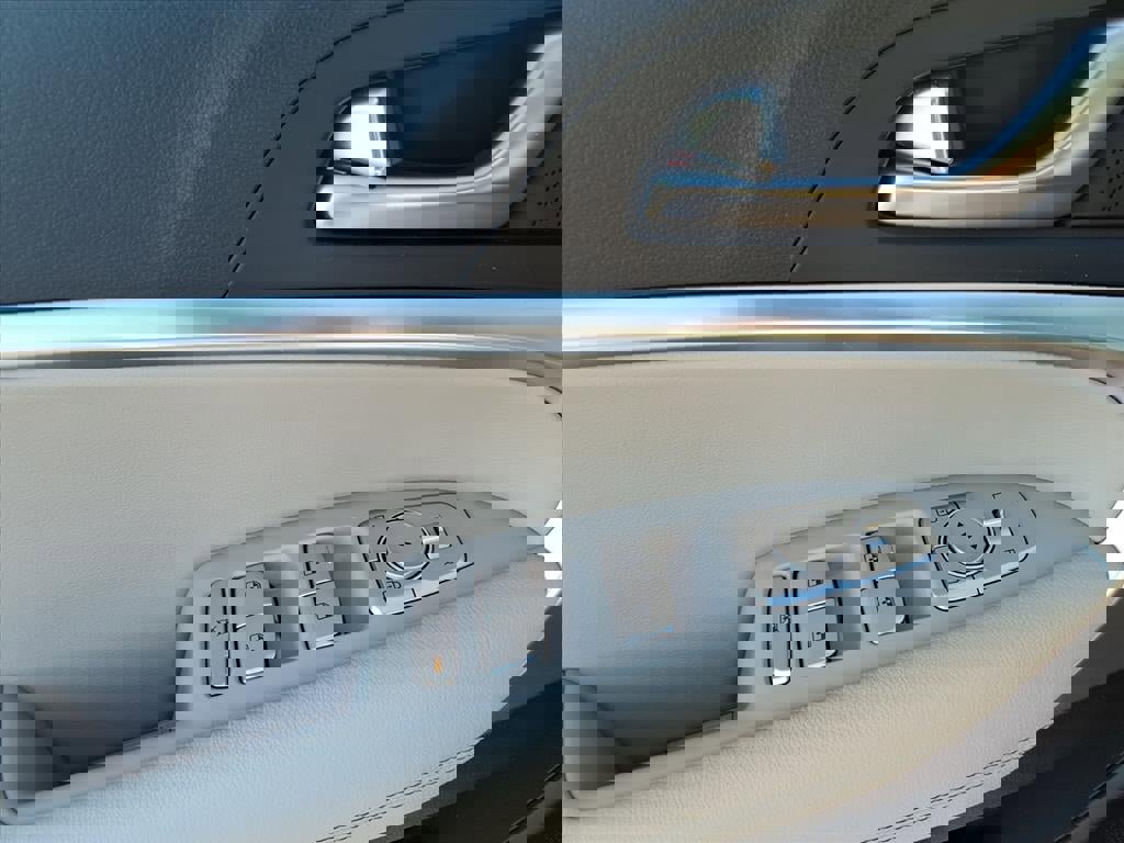 Used 2022 Genesis G70 2.0T image 25