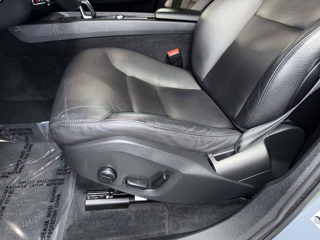 Used 2023 Volvo XC60 T8 Plus image 3