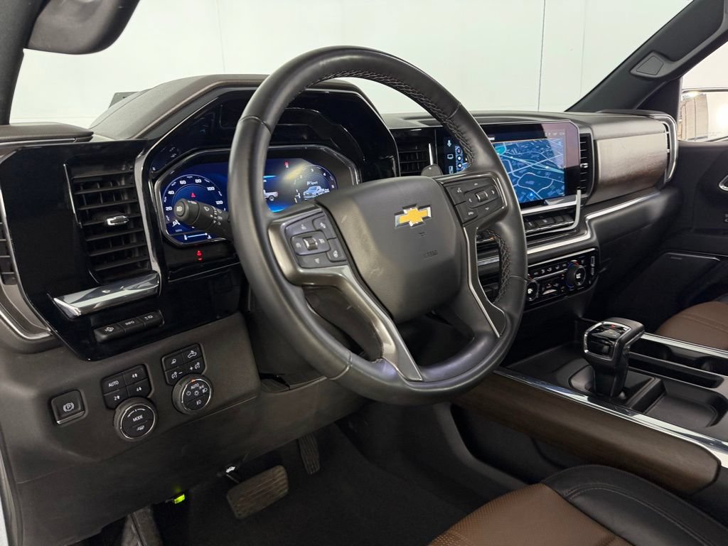 Used 2024 Chevrolet Silverado 1500 High Country w/ High Country Premium Package AWD/4WD image 21