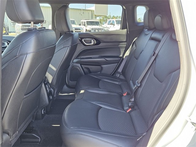 Used 2025 Jeep Compass Latitude w/ Altitude Special Edition image 11