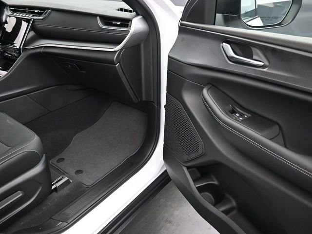 New 2025 Jeep Grand Cherokee Laredo image 24