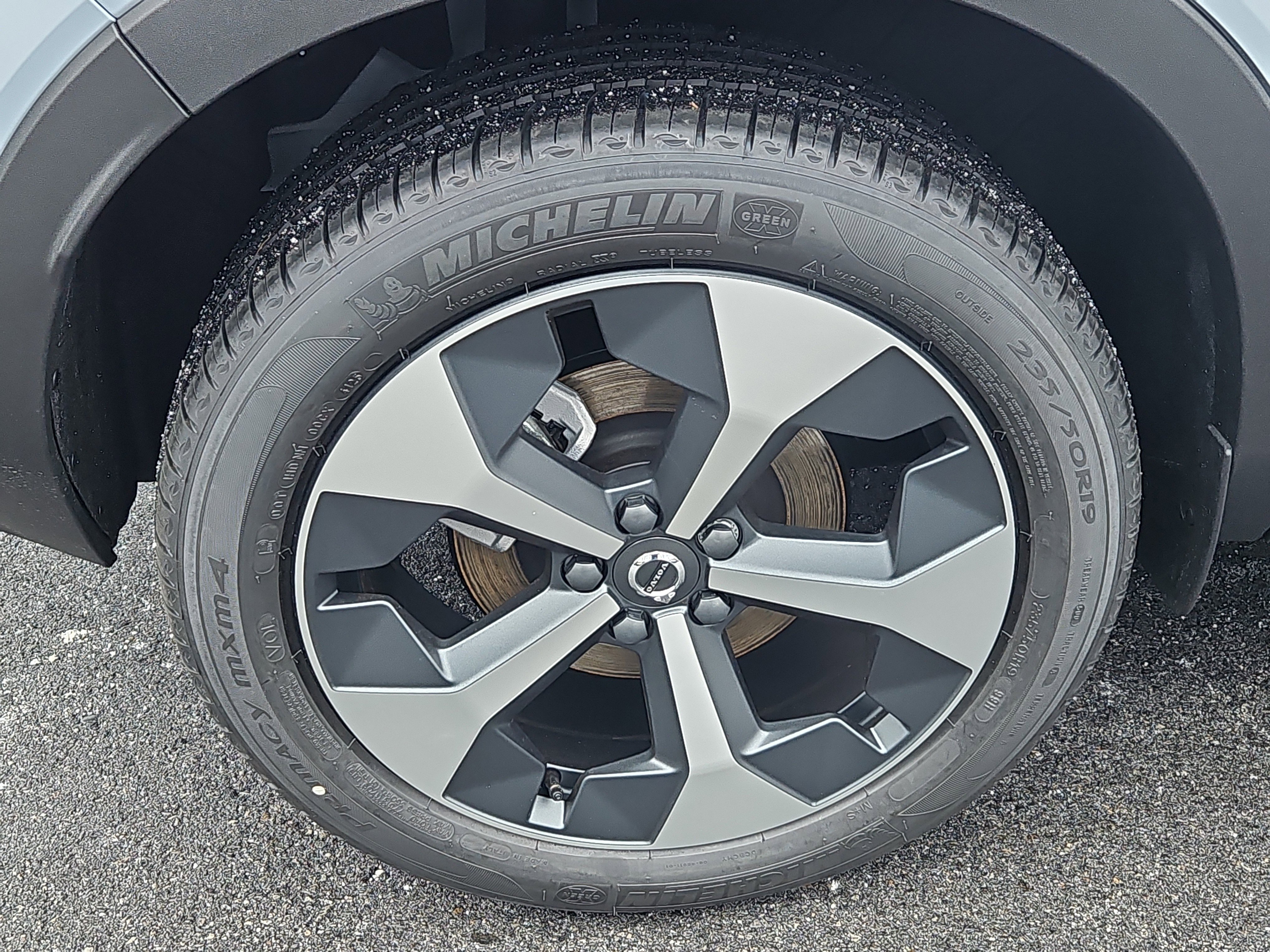 New 2026 Volvo XC40 B5 Plus w/ Protection Package Premier image 20