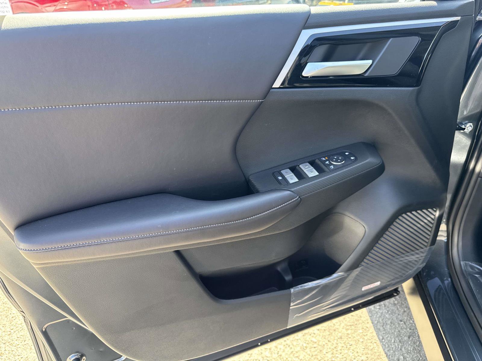 New 2025 Mitsubishi Outlander 4WD Plug-In Hybrid image 14