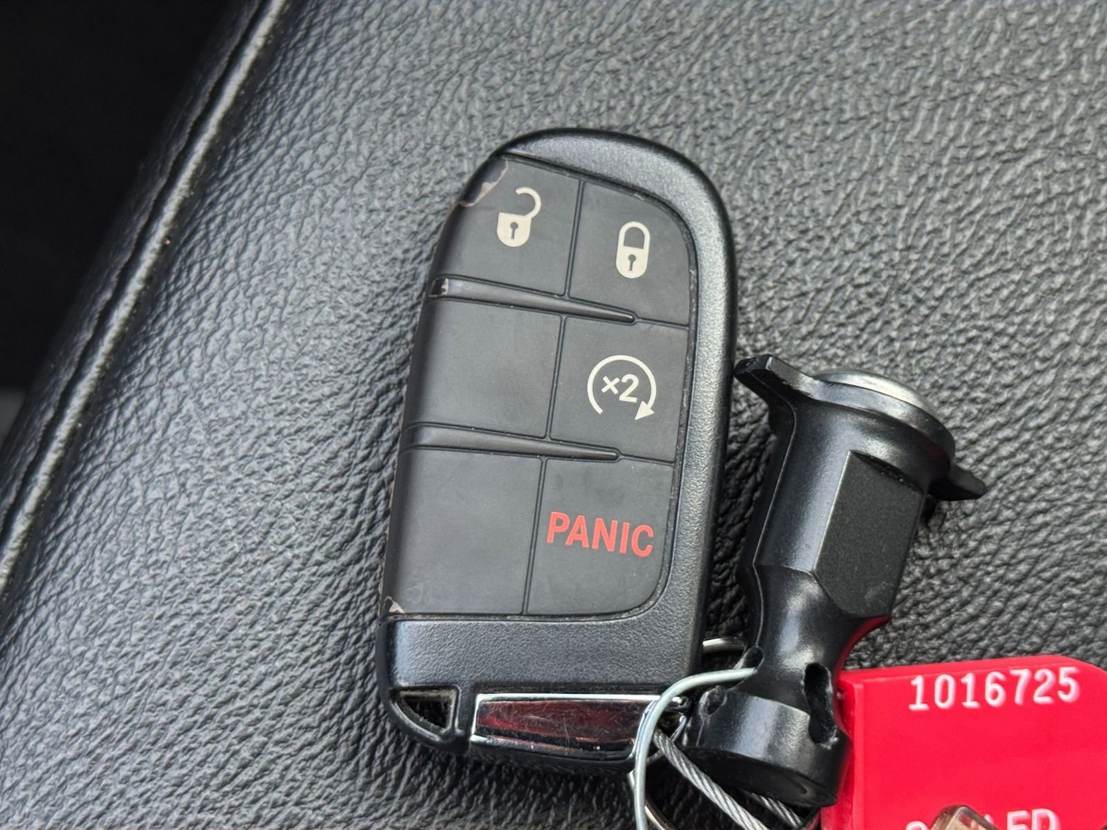 Used 2025 Jeep Compass Limited image 25