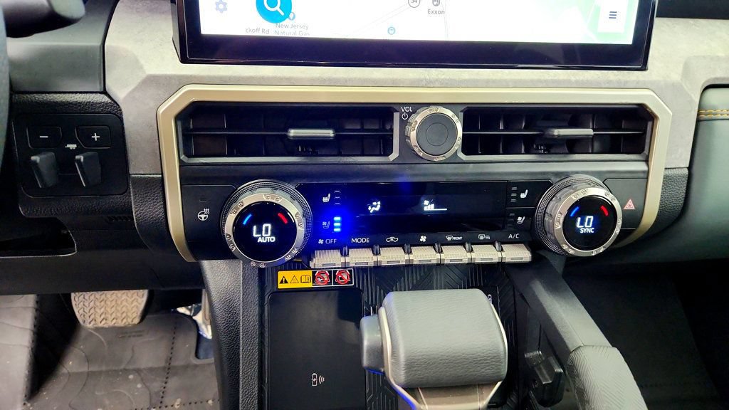 Used 2025 Toyota Tacoma 4x4 Double Cab Hybrid image 17
