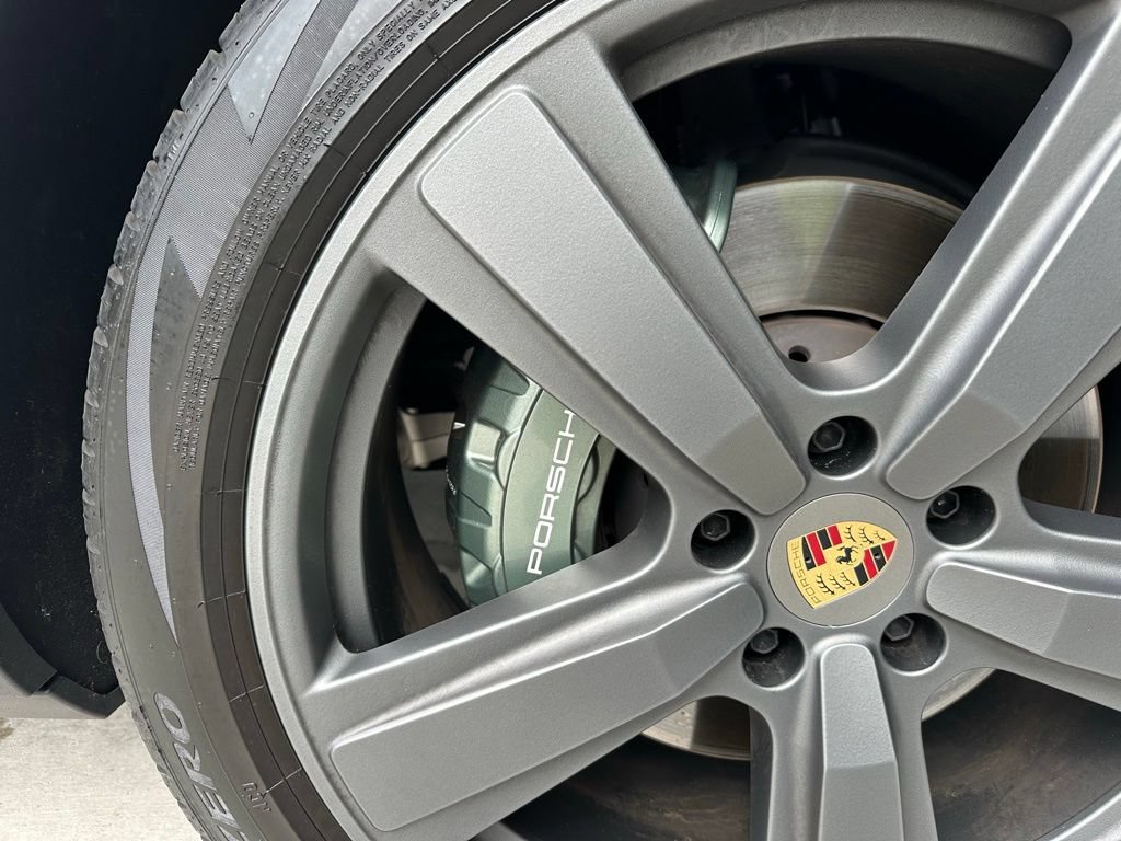 Certified 2024 Porsche Cayenne AWD/4WD image 16
