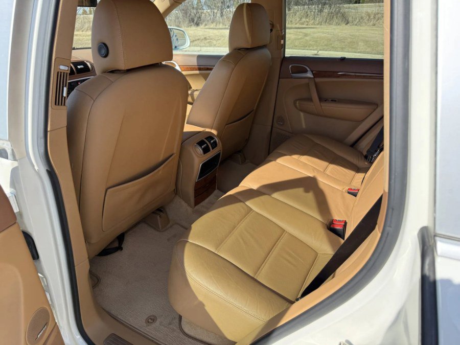 Used 2004 Porsche Cayenne S image 22