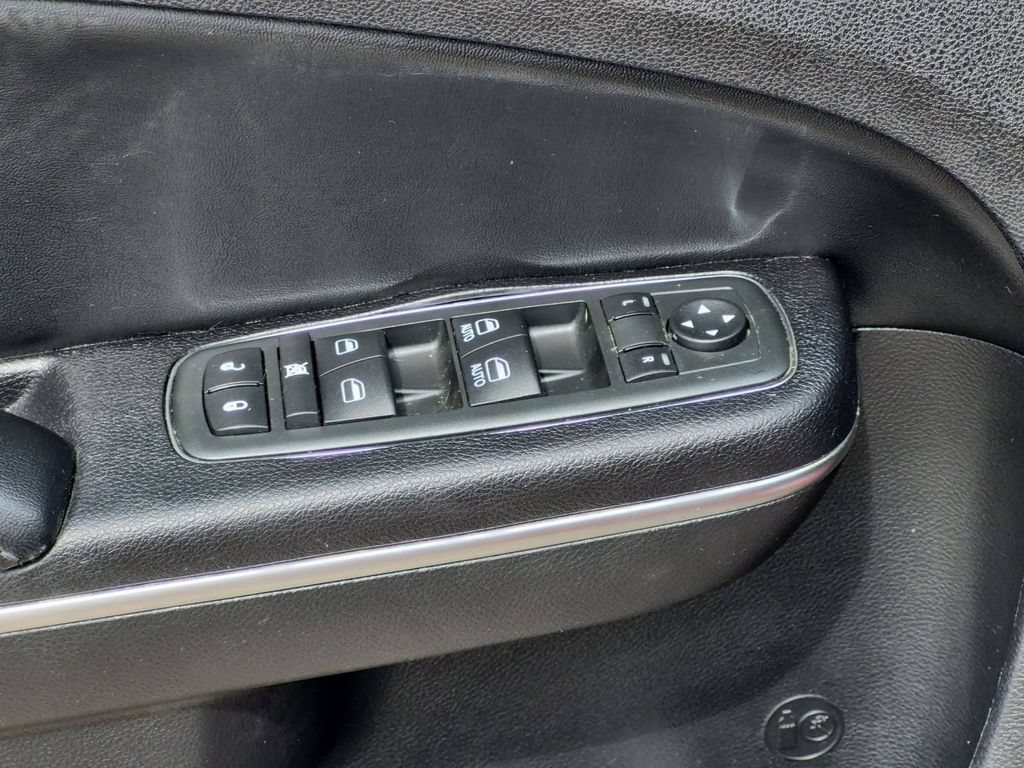 Used 2011 Chrysler 300 C w/ Sound Group RWD image 16